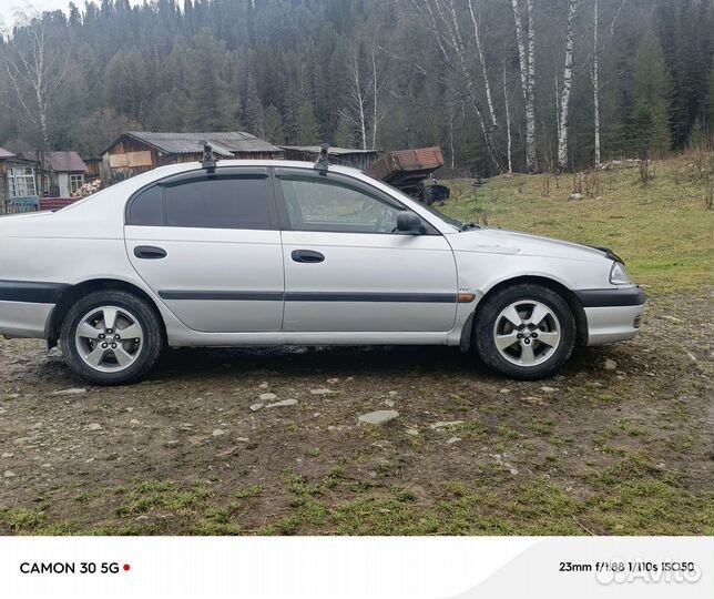 Toyota Avensis 1.6 МТ, 2002, 100 000 км