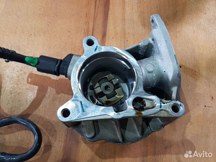 Вакуумный насос VW Passat B6 1.8 TSI