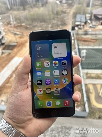 iPhone 8 Plus, 64 ГБ