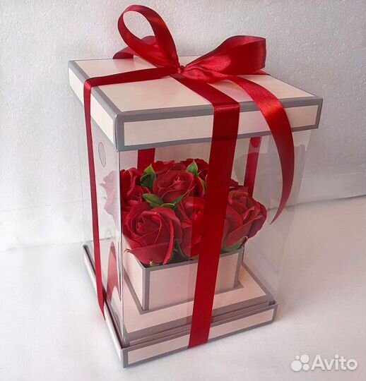 Мыльные цветы в прозрачной коробке