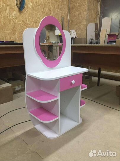 Столик для девочки