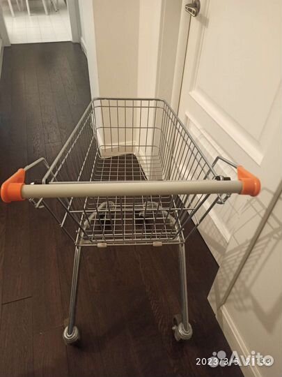 Тележка магазинная, на 60 л. новая