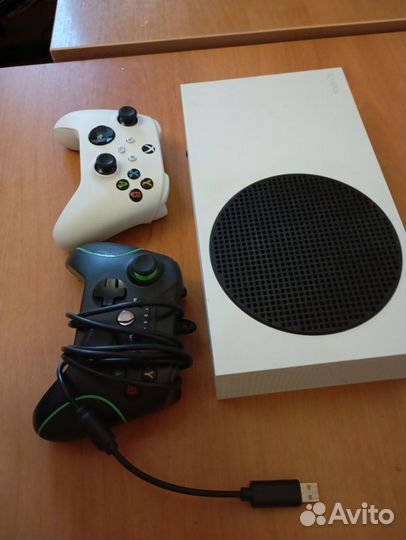 Xbox series s + 2 геймпада