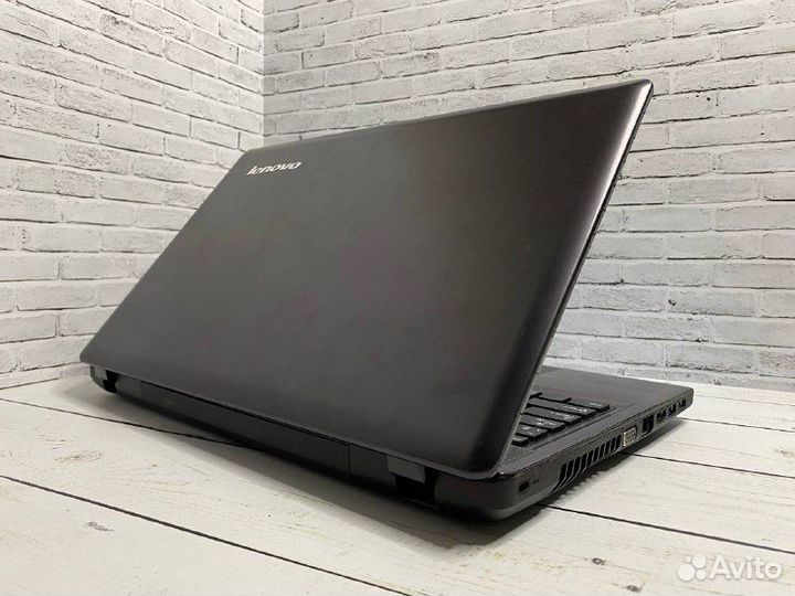 Игровой ноутбук Lenovo i7/8gb/2видеокарты/SSD