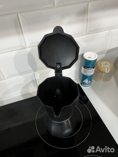 Гейзерная кофеварка 6 чашек Kafferro Rondell