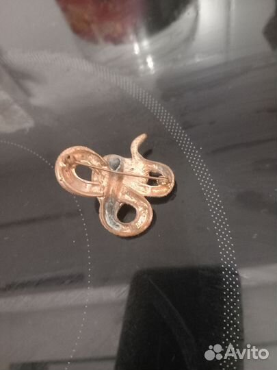 Брошка кобра