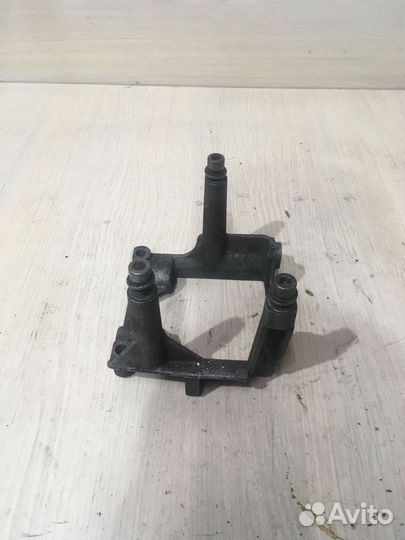 Кронштейн гидроусилителя Ауди 100 С4 2.6 ABC