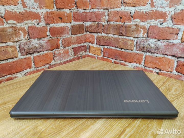 Игровой ноутбук Lenovo с i5 и 2 видеокартами Обмен