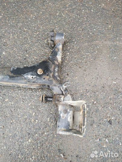 Балка подвески задняя Toyota Prius NHW20