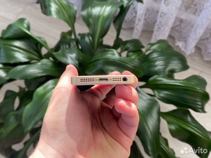 iPhone SE, 32 ГБ