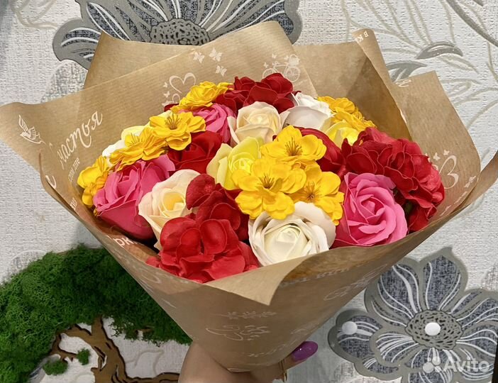 Букет из мыльных роз и цветов