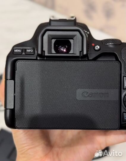 Фотоаппарат Canon EOS 250D