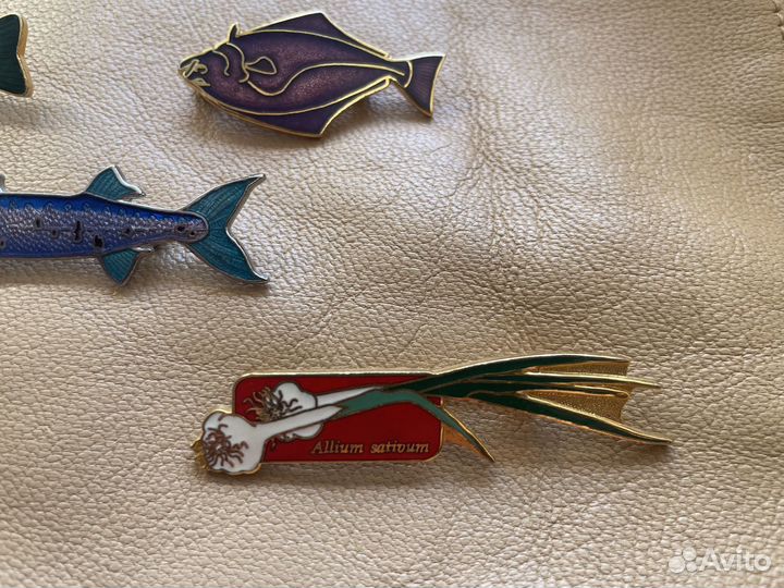Винтажная брошь значек USA рыба щука