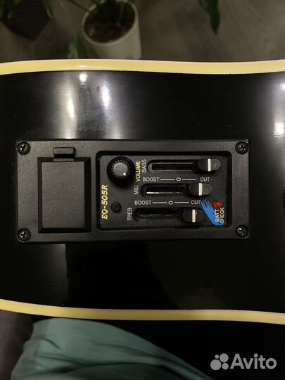 Электроакустическая гитара