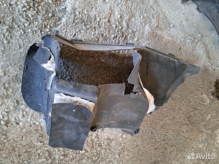 Обшивка багажника левая Lancia libra