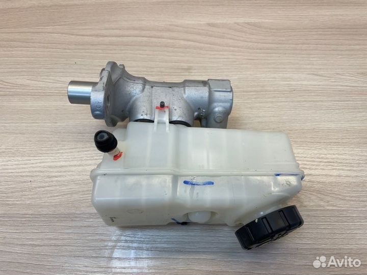 Главный тормозной цилиндр Renault Sandero Stepway