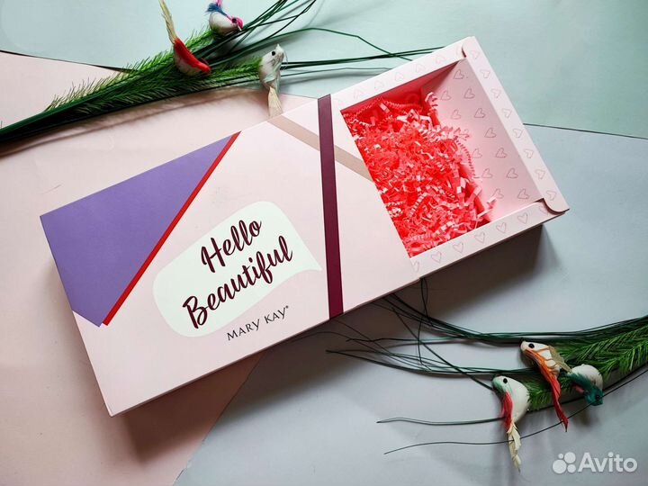 Коробка подарочная с бумажным наполнителем