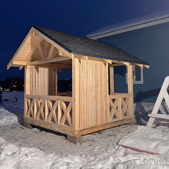 Беседка деревянная на сваях