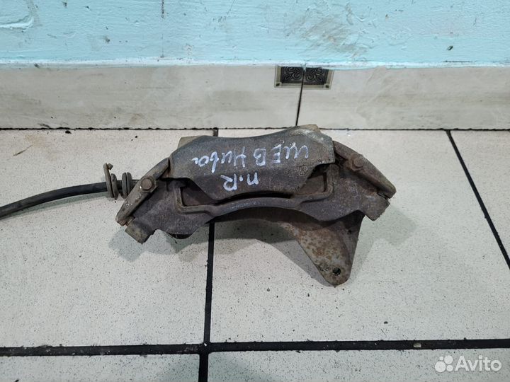 Тормозной суппорт передний правый Шевроле Нива
