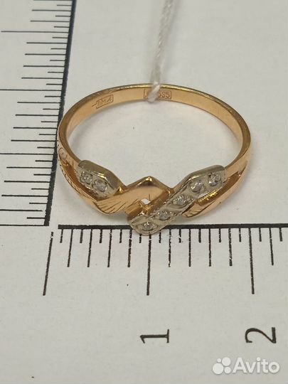 Кольцо с синтетическим камнем Золото