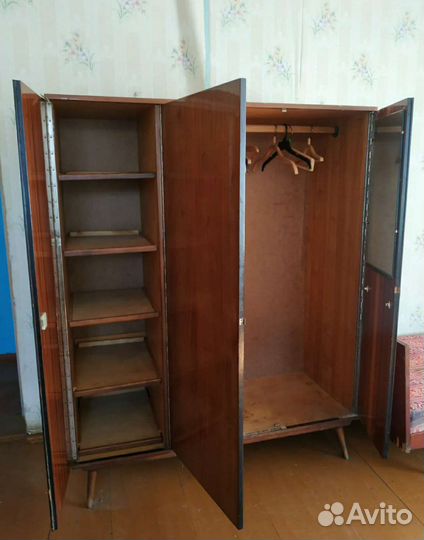 Шкаф