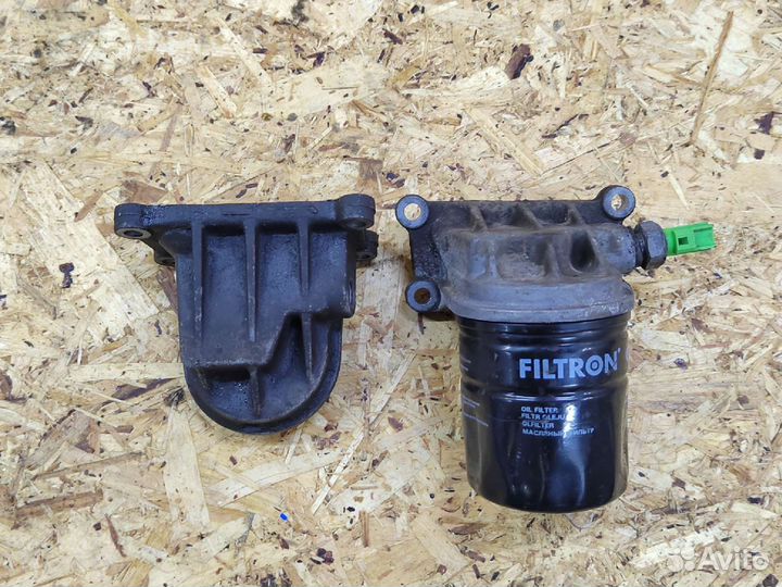 Кронштейн масляного фильтра Ford Mazda Volvo