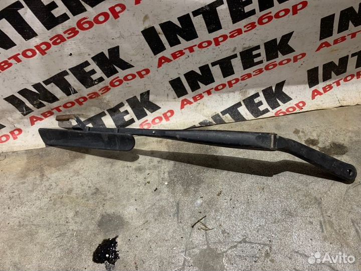 Поводок дворника передний левый Hyundai Accent