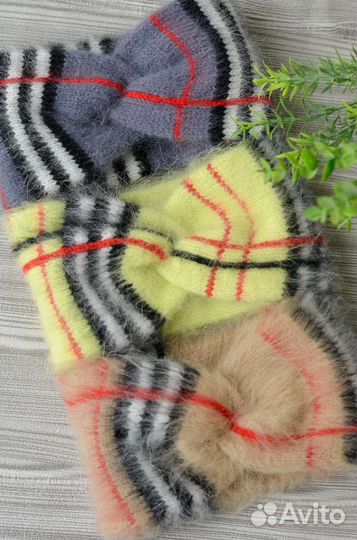 Вязаный комплект на весну, берет, повязка, митенки