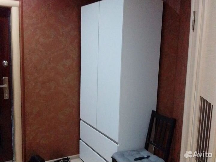 Шкаф распашной белый