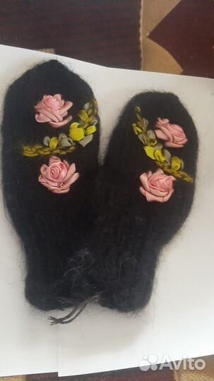 Варежки с ручной вышивкой