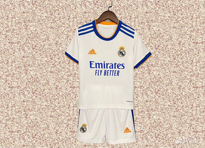 Футбольная форма Реал Мадрид нового сезона 2023/24