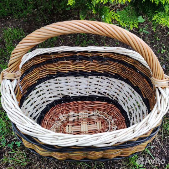 Плетёная корзина с продольной ручкой на заказ