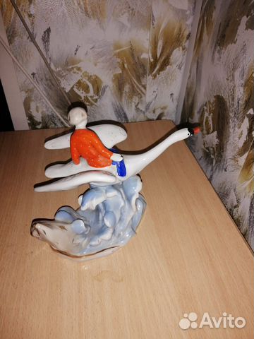 Фарфоровая статуэтка 