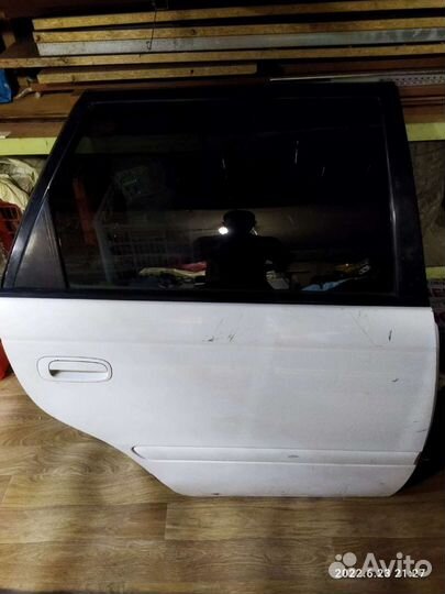 Дверь Toyota caldina st 210