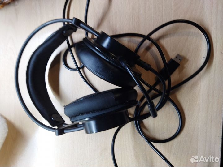 Проводные наушники с микрофоном