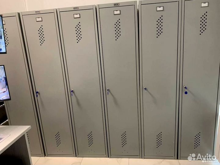 Шкаф металлический для одежды