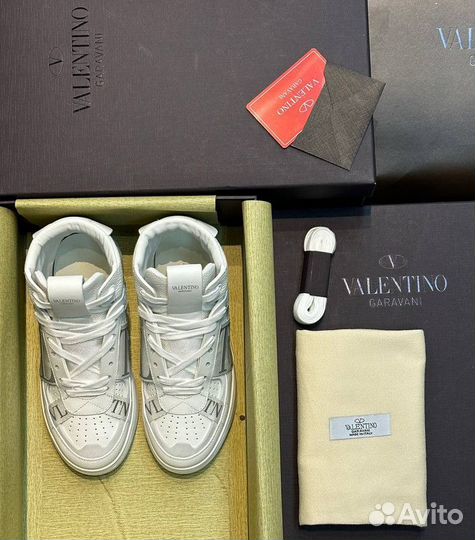 Кроссовки valentino