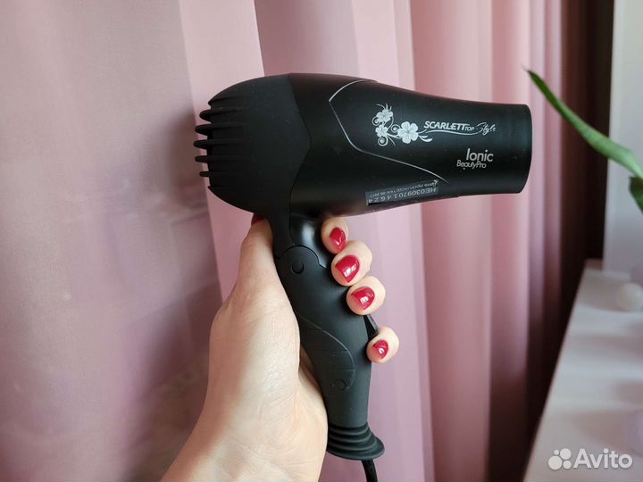 Новый складной фен Scarlett sc-hd70104