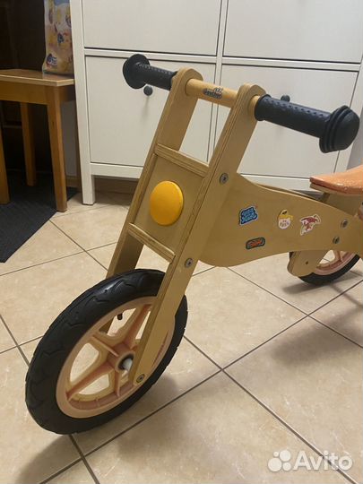 Беговел трехколесный