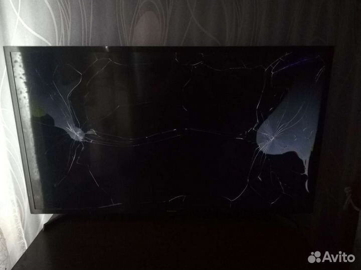 Телевизор на запчасти, разбита матрица