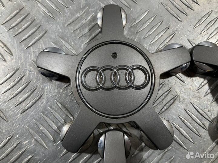 Колпачок литого диска Audi A8 D4/4H 2012