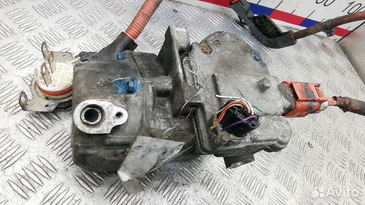 Компрессор кондиционера Toyota Prius (09-16 года)