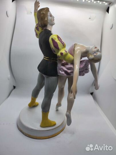 Фарфоровые статуэтки