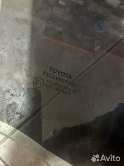 Toyota Avensis 270 стекло