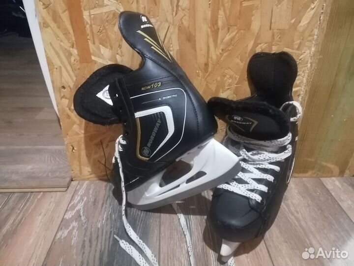 Коньки хоккейные