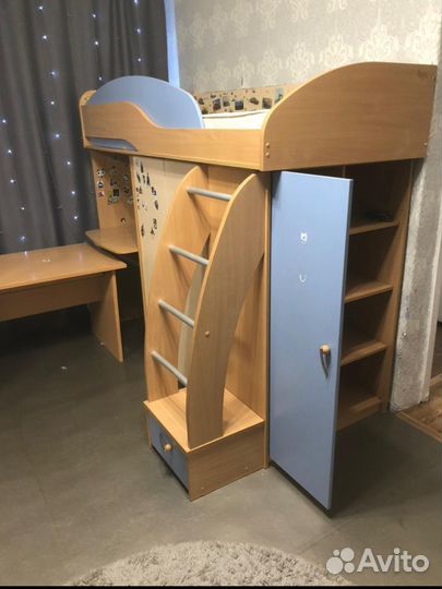 Кровать чердак со столом