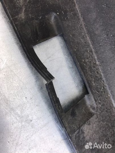 Обшивка двери багажника Ford Focus CB8 2010-2019