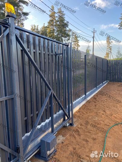 Откатные ворота из штакетника на дачу