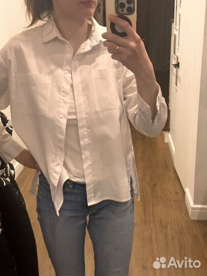 Рубашка белая и джинсы Calvin Clein