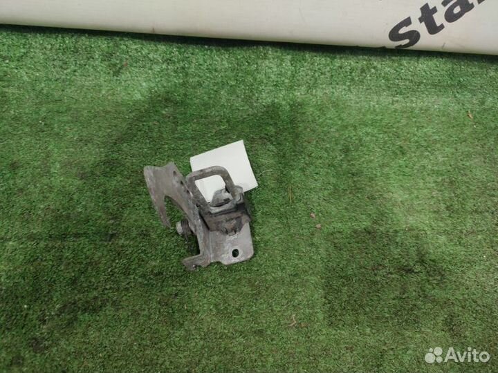 Крючок капота правый Bmw X3 F25 N55B30A 2011